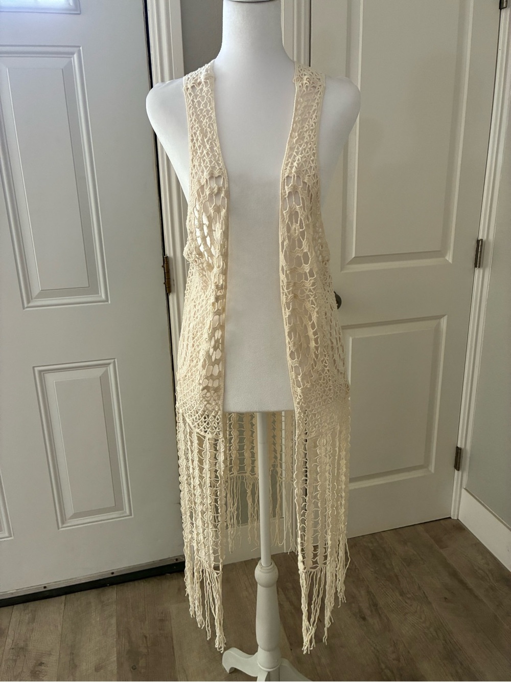 Love Tree Cream Duster Crochet Fringe Vest Size Medium